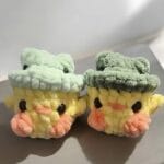 Baby duck with frog hat plush, crochet mini duck plushie, frog hat, stuffed animal, handmade perfect for gift, fluffy yarn